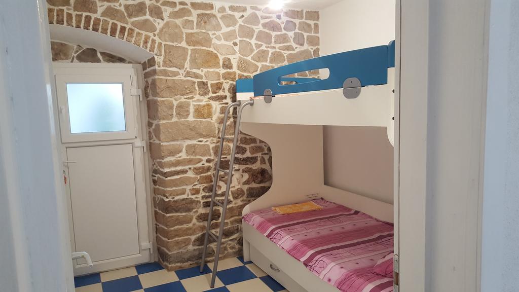 Holiday House Popovic Sućuraj Dış mekan fotoğraf